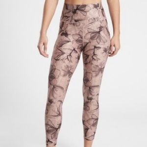 Athleta Salutation Stash 7/8 Tight